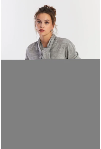 Kadın Gri Şal Aksesuarlı Triko Bluz YV286