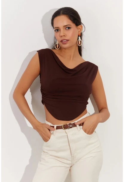 Kadın Kahverengi Degaje Yaka Yanları Büzgülü Crop Bluz B2494