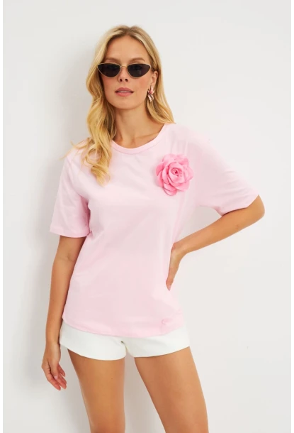Kadın Pembe Gül Aksesuarlı T-Shirt SF12721