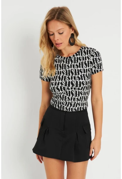 Kadın Sırt Dekolteli Crop Bluz Siyah-Beyaz AYD271