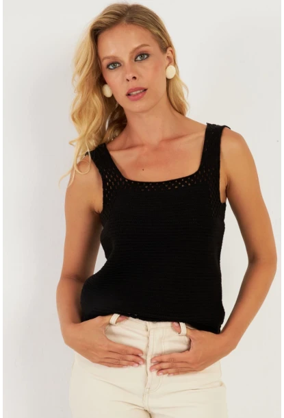 Kadın Siyah Ajurlu Triko Bluz YV258