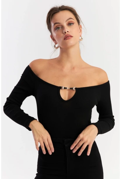 Kadın Siyah Aksesuarlı Kaşkorse Bluz EY2918