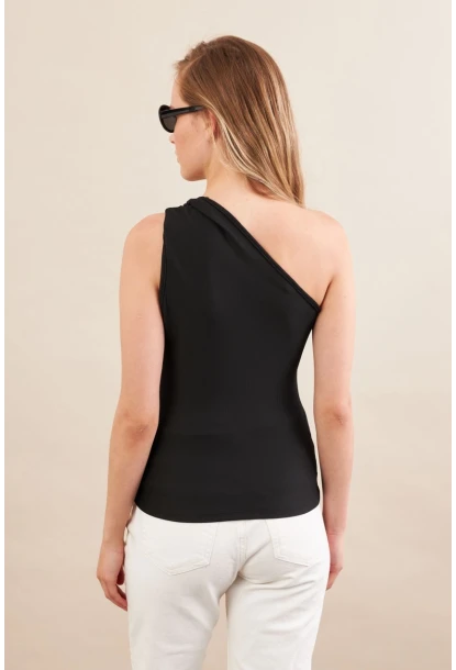 Kadın Siyah Asimetrik Aksesuarlı Bluz FRY2311