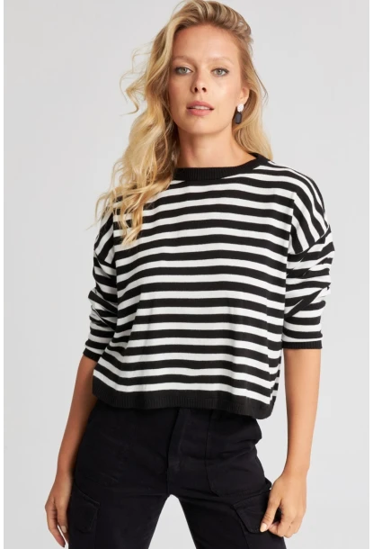 Kadın Siyah-Beyaz Çizgili Triko İnce Kazak YV211