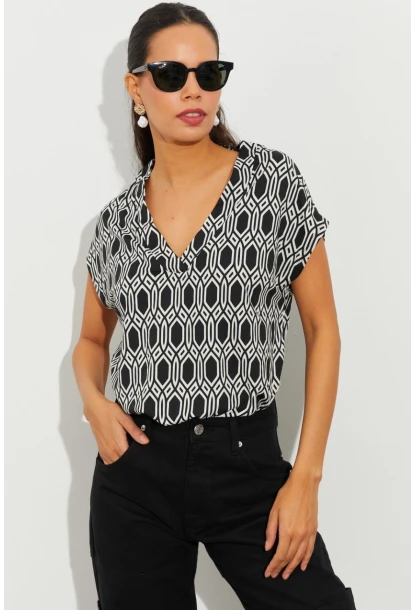 Kadın Siyah-Beyaz Desenli V Yaka Bluz LPP1217