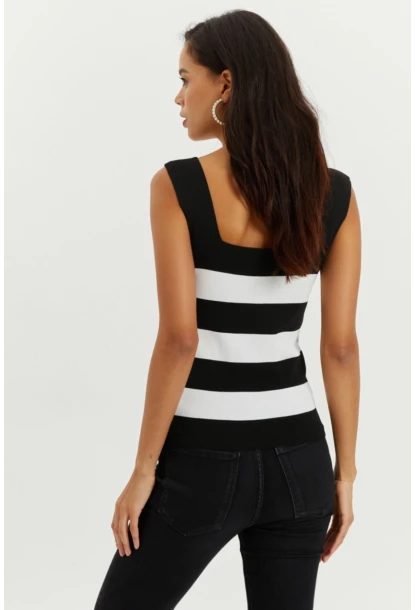 Kadın Siyah-Beyaz Kare Yaka Triko Bluz YV80