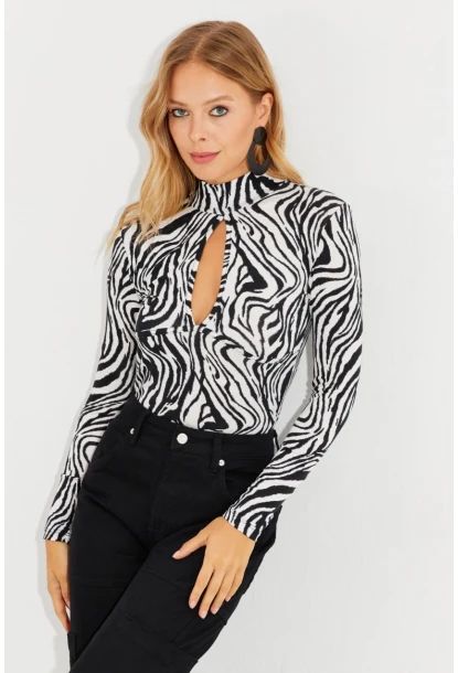 Kadın Siyah-Beyaz Önü Damla Zebra Desenli Bluz LPP1236