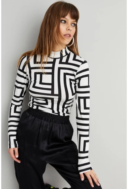 Kadın Siyah-Beyaz Yarım Balıkçı Desenli Bluz LPP1147