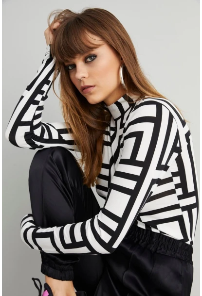 Kadın Siyah-Beyaz Yarım Balıkçı Desenli Bluz LPP1147