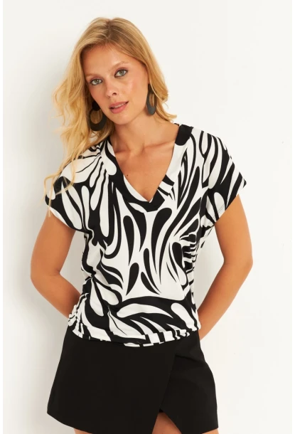 Kadın Siyah-Beyaz Zebra Desenli V Yaka Bluz AYD347