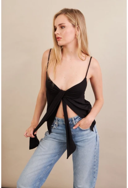 Kadın Siyah Büzgülü Asimetrik Bluz ZH172