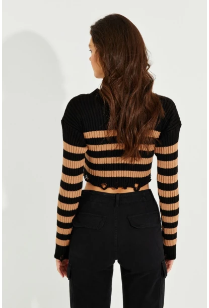 Kadın Siyah-Camel Çizgili Yırtık Crop Kazak SF2200