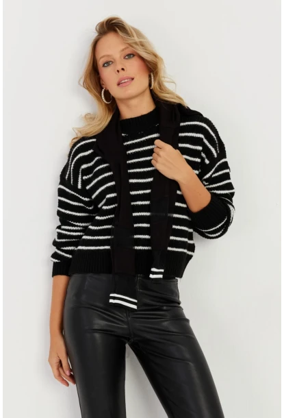 Kadın Siyah Çizgili Kısa Kazak YV219