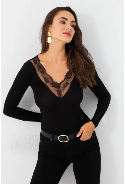 Kadın Siyah Dantel Detaylı Bluz EY2951