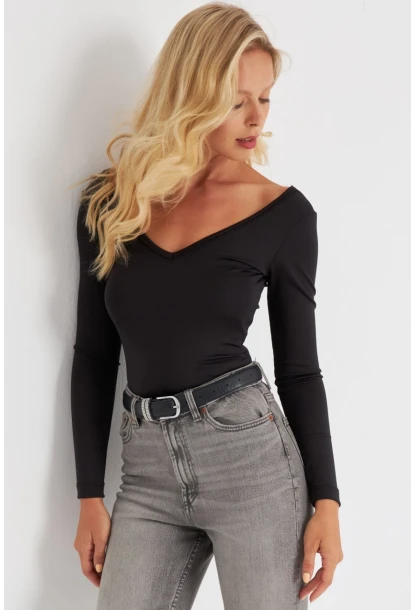 Kadın Siyah Dantel Detaylı V Yaka Bluz EY2672