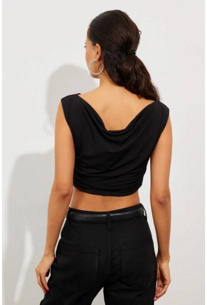 Kadın Siyah Degaje Yaka Yanları Büzgülü Crop Bluz B2494