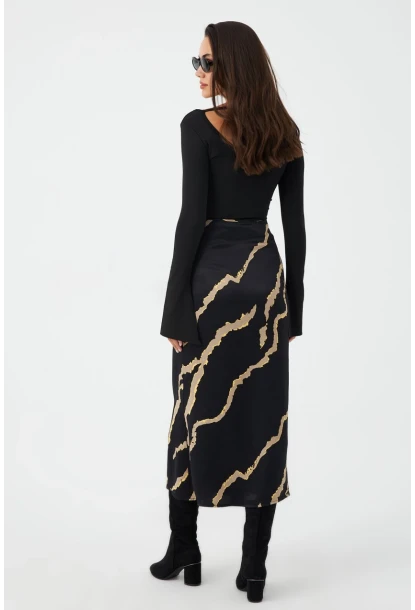 Kadın Siyah Desenli Saten Etek MCAR1060