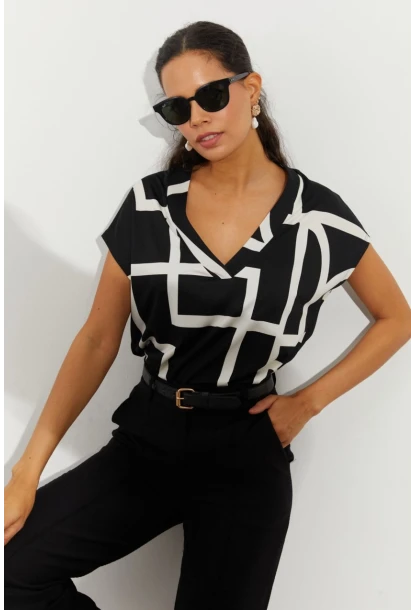Kadın Siyah Desenli V Yaka Bluz LPP1217