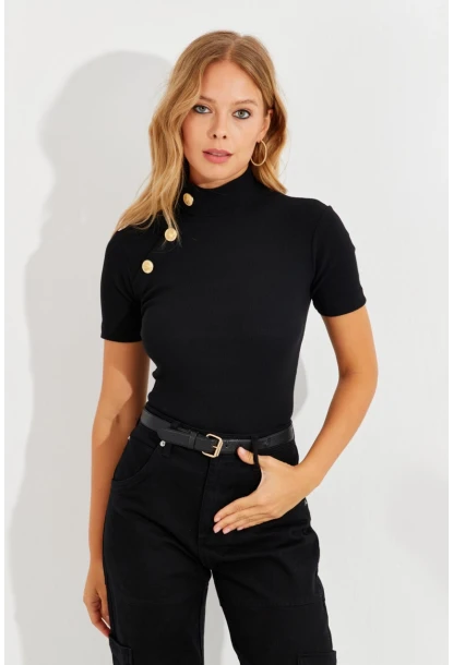 Kadın Siyah Düğme Aksesuarlı Kaşkorse Bluz EY2560