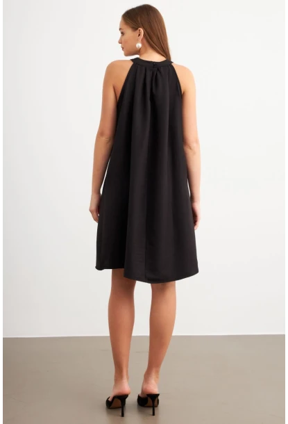 Kadın Siyah Halter Yaka Midi Elbise NH5029