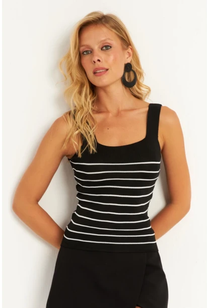 Kadın Siyah Kare Yaka Çizgili Triko Bluz KAZ15