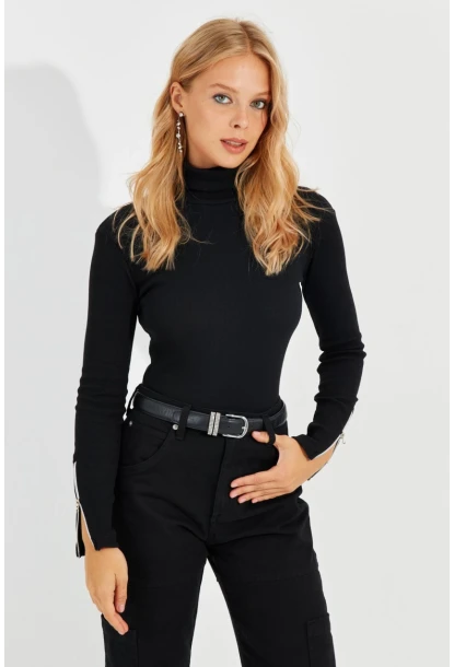 Kadın Siyah Kolları Fermuarlı Kaşkorse Balıkçı Bluz EY2567