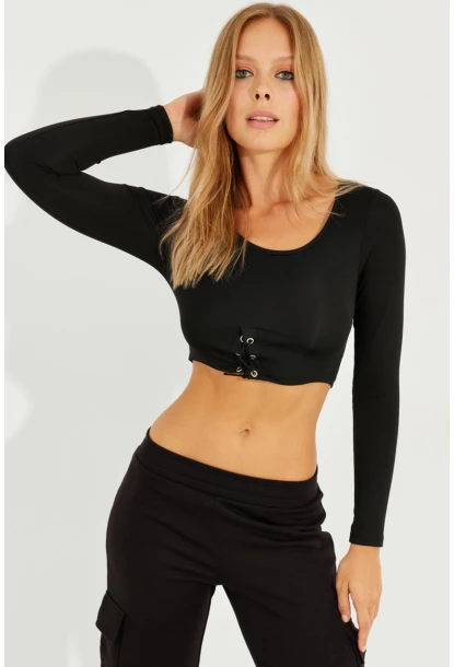 Kadın Siyah Kuşgözlü Crop Bluz CG299