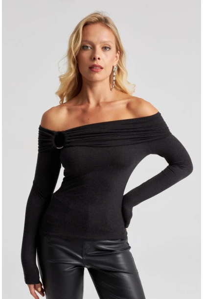 Kadın Siyah Madonna Yaka Halkalı Bluz EY2669