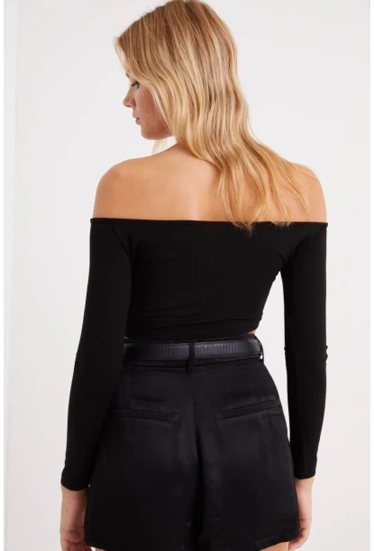 Kadın Siyah Madonna Yaka Önü Büzgülü Crop Bluz B153