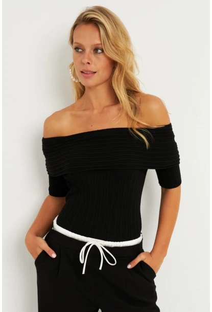 Kadın Siyah Madonna Yaka Triko Bluz KZ538