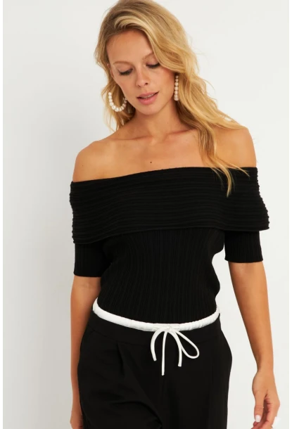 Kadın Siyah Madonna Yaka Triko Bluz KZ538