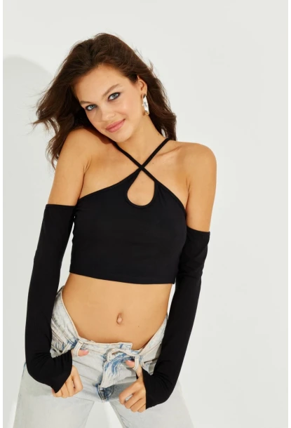 Kadın Siyah Omuzları Açık Sırtı Çapraz Crop Bluz B2684