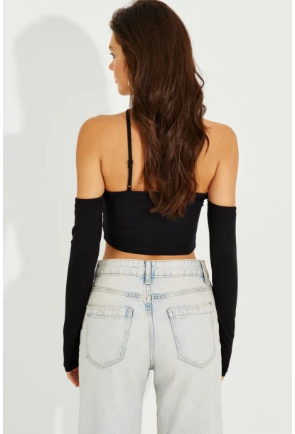 Kadın Siyah Omuzları Açık Sırtı Çapraz Crop Bluz B2684