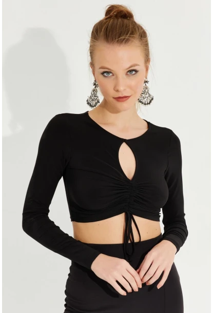 Kadın Siyah Önü Damla Büzgülü Crop Bluz AYD246