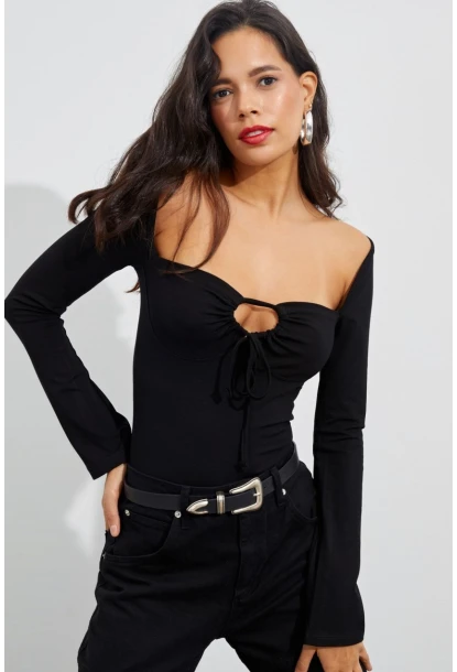 Kadın Siyah Önü Damla Kare Yaka Bluz B1925