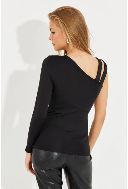 Kadın Siyah Önü Halkalı Tek Omuz Bluz EY2580