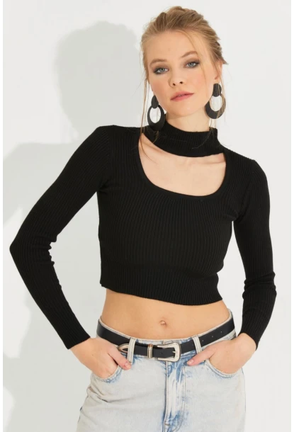 Kadın Siyah Pencereli Triko Crop Bluz EA230012