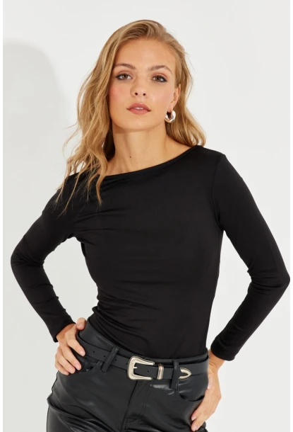 Kadın Siyah Sırtı Açık Bluz EY2583