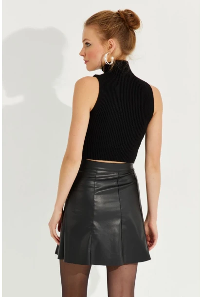 Kadın Siyah Tokalı Suni Deri Mini Etek ELA104