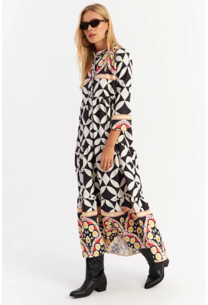 Kadın Siyah Volanlı Desenli Maxi Elbise YLE14