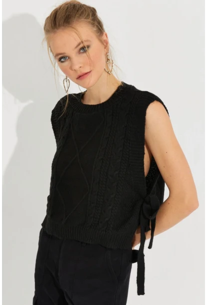 Kadın Siyah Yanları Bağlamalı Süveter YV210