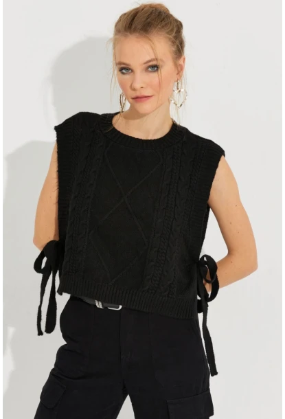 Kadın Siyah Yanları Bağlamalı Süveter YV210