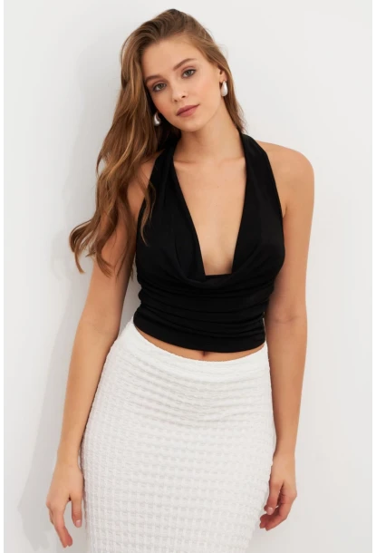 Kadın Siyah Zincir Aksesuarlı Degaje Yaka Bluz MTK13443