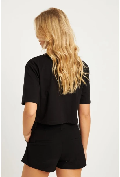 Kadın Siyah Zincir Aksesuarlı Kısa T-Shirt HT109