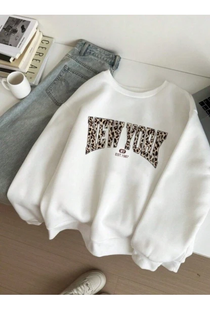 Kadın Beyaz Leopar Desenli New York Baskılı Oversize Sweatshirt