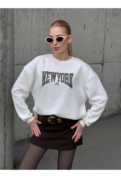 Kadın Beyaz Leopar Desenli New York Baskılı Oversize Sweatshirt