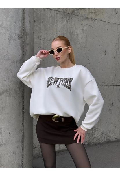 Kadın Beyaz Leopar Desenli New York Baskılı Oversize Sweatshirt