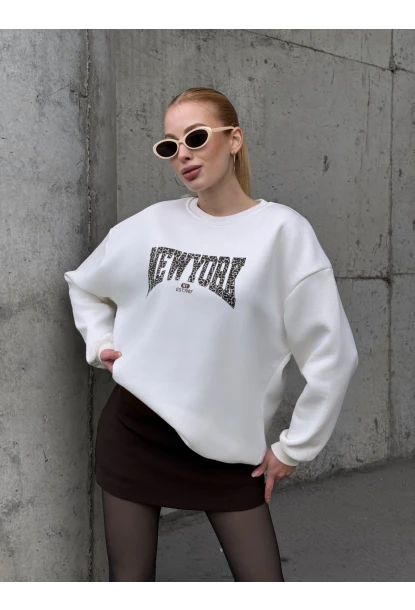 Kadın Beyaz Leopar Desenli New York Baskılı Oversize Sweatshirt
