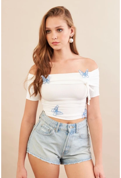 Kadın Beyaz Madonna Yaka Kelebek Detaylı Bluz FLU7268