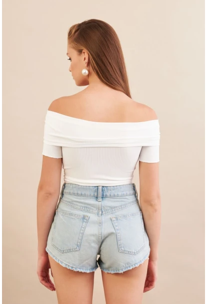 Kadın Beyaz Madonna Yaka Kelebek Detaylı Bluz FLU7268